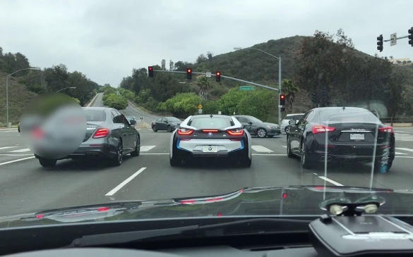 BMW i8 Vs. Maserati Ghibli Vs. Mercedes E43 AMG - დრაგი შუქნიშანზე  